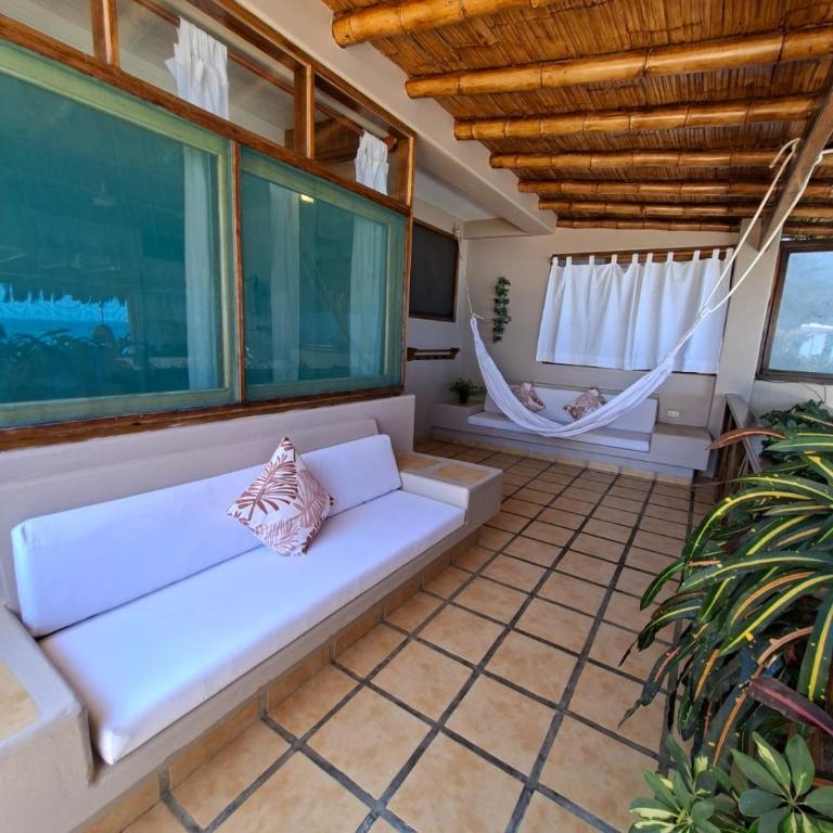 Casa de Playa Bungalows & Restaurant - Suite with Sea View - 2