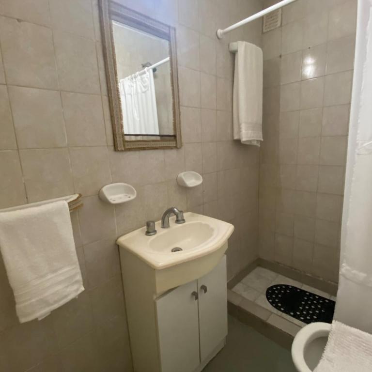 Alsina Monoambiente Playa y Güemes con Aire acondicionado - One-Bedroom Apartment - 10
