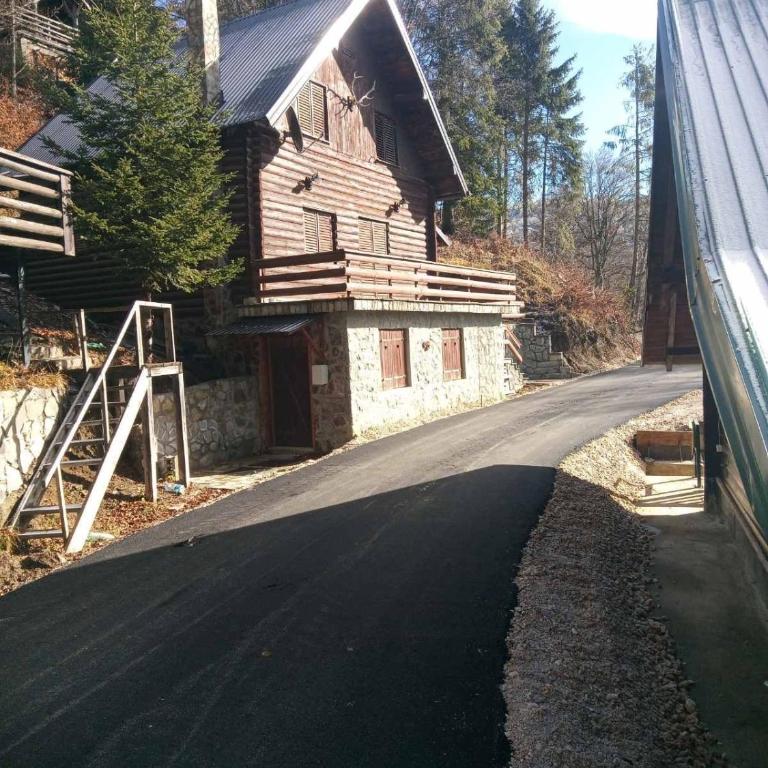 Mountain home Borut - Three-Bedroom Chalet - 8