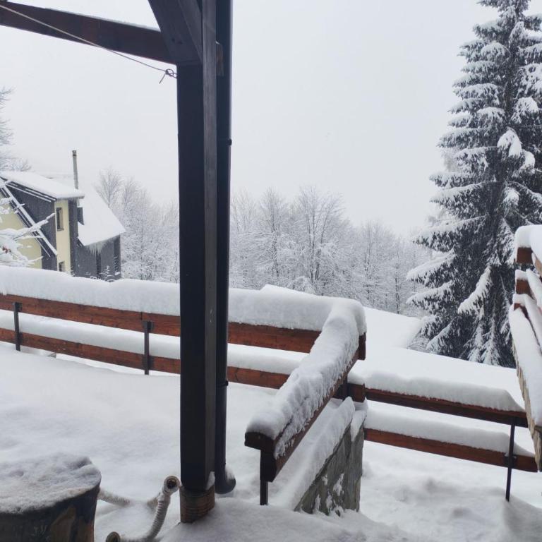 Mountain home Borut - Three-Bedroom Chalet - 10