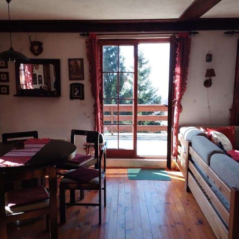 Mountain home Borut - Three-Bedroom Chalet - 18