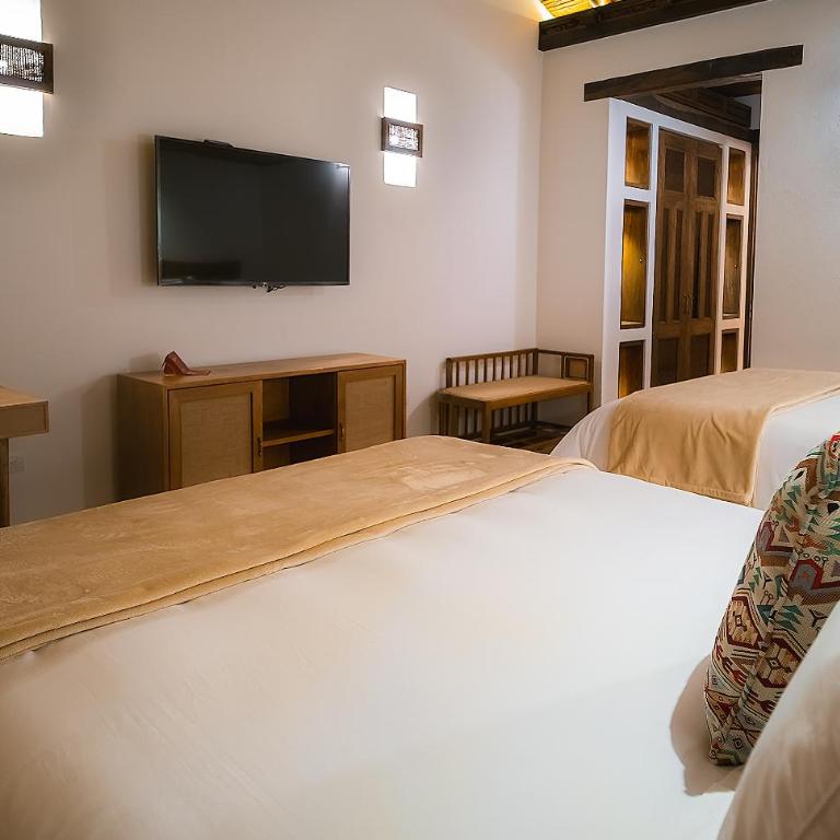 Hotel Casa Alcestre - Superior Triple Room - 2