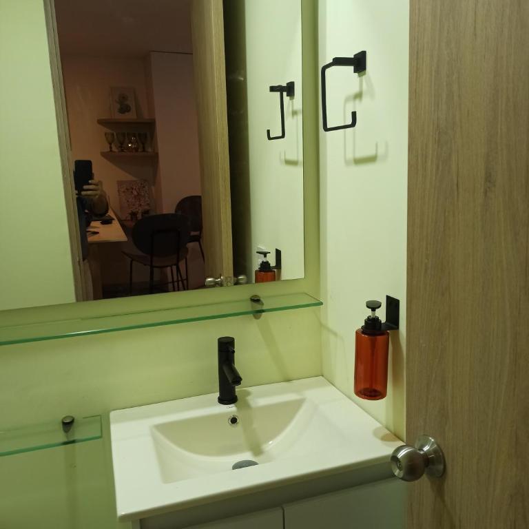 Vibra en el corazón de Medellin! - One-Bedroom Apartment - 35