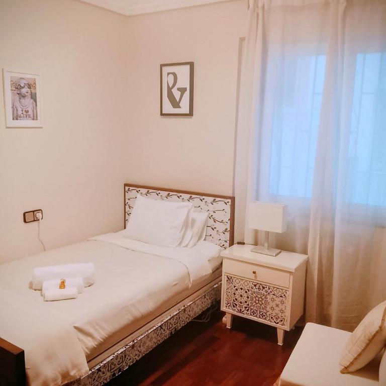 Acogedor apartamento a un paso de Gascona con WiFi y Netflix gratis by M&N's House - Three-Bedroom Apartment - 12