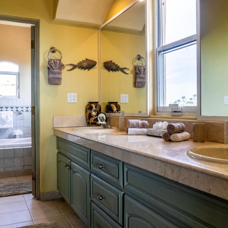 Steps to Sand: Ocean-View Cabo Home w/ Heated Pool - Casa - 12
