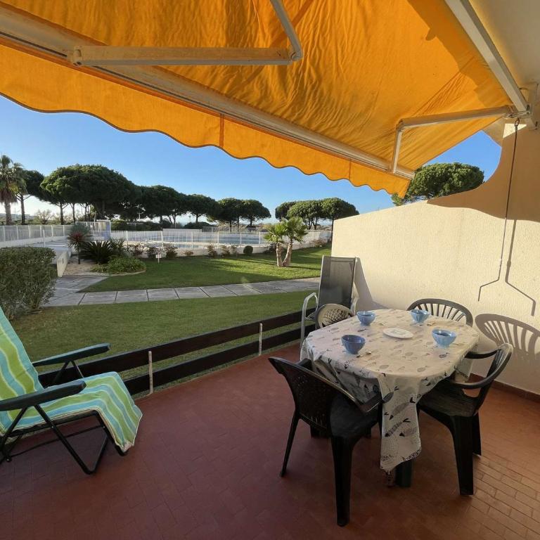Studio cabine climatisé avec piscine, proche plage - FR-1-250-46 - Apartment - 1