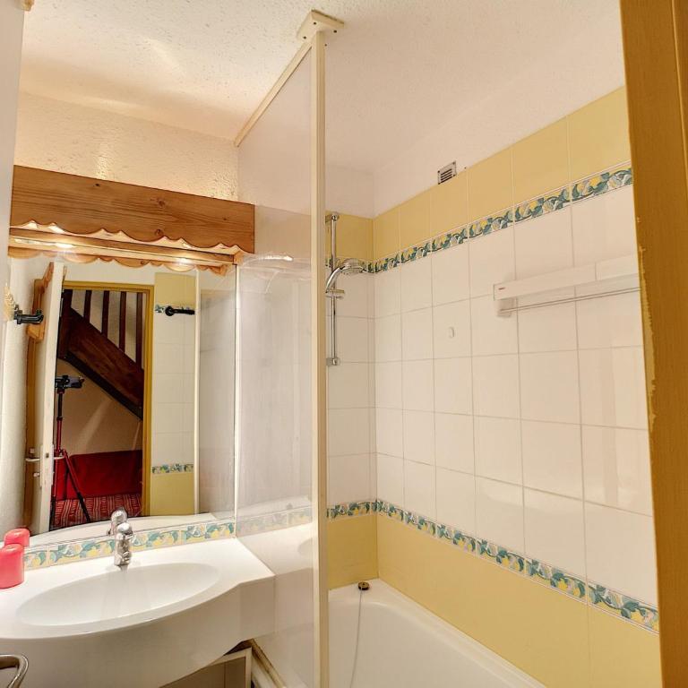 Duplex 6 pers 32 m² ski aux pieds, proche pistes - One-Bedroom Apartment - 10