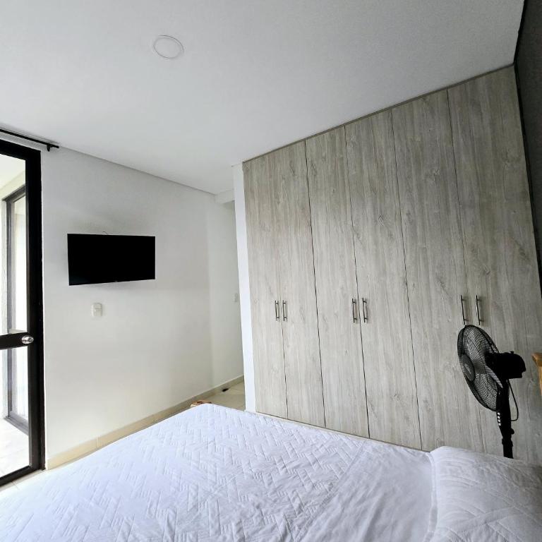 APARTAMENTOS Y CASAS de 2 y 3 HABITACIONES en Condominio Campestre con 4 Piscinas, zacuzzi y Sauna a 5m del Aeropuerto y el Parque del Café - Three-Bedroom Apartment - 52