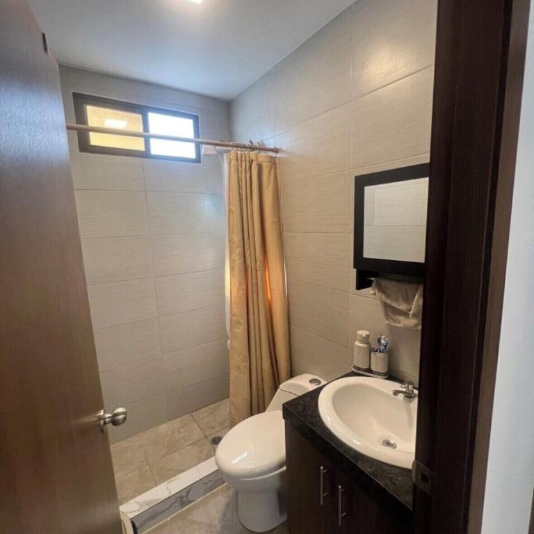 Casa Familiar en Salinas Diversión, Piscina y Confort para Todos - Three-Bedroom Villa - 13