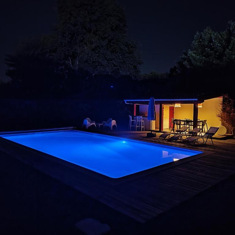 Villa Landaise et sa grande piscine - Four-Bedroom House - 9