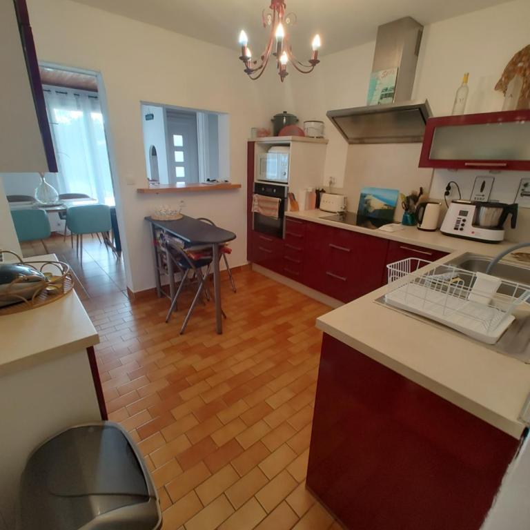 Villa Landaise et sa grande piscine - Four-Bedroom House - 34