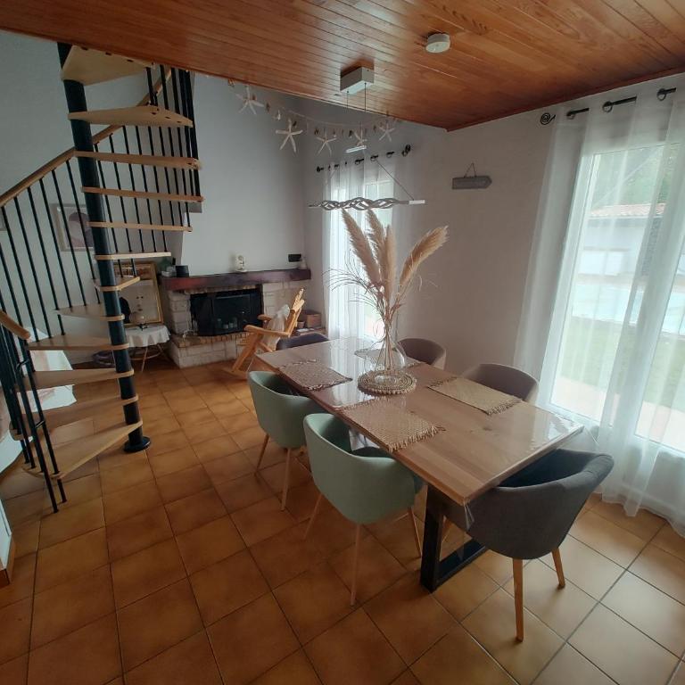 Villa Landaise et sa grande piscine - Four-Bedroom House - 29