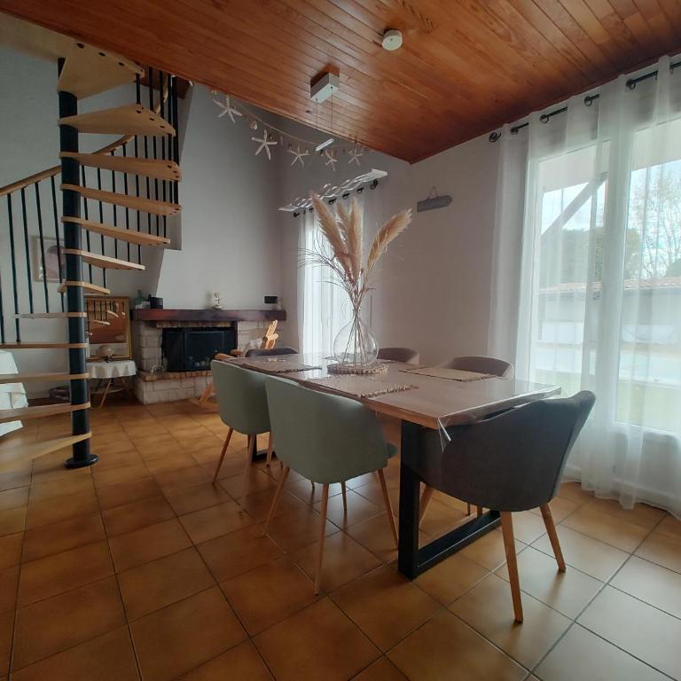Villa Landaise et sa grande piscine - Four-Bedroom House - 26