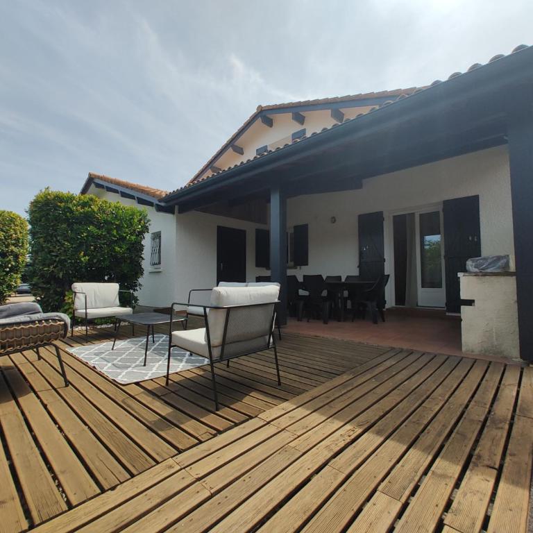 Villa Landaise et sa grande piscine - Four-Bedroom House - 10
