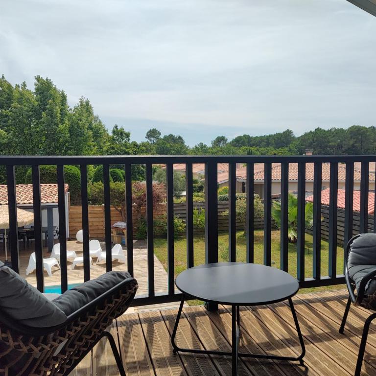 Villa Landaise et sa grande piscine - Four-Bedroom House - 13
