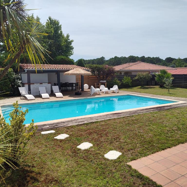 Villa Landaise et sa grande piscine - Four-Bedroom House - 2