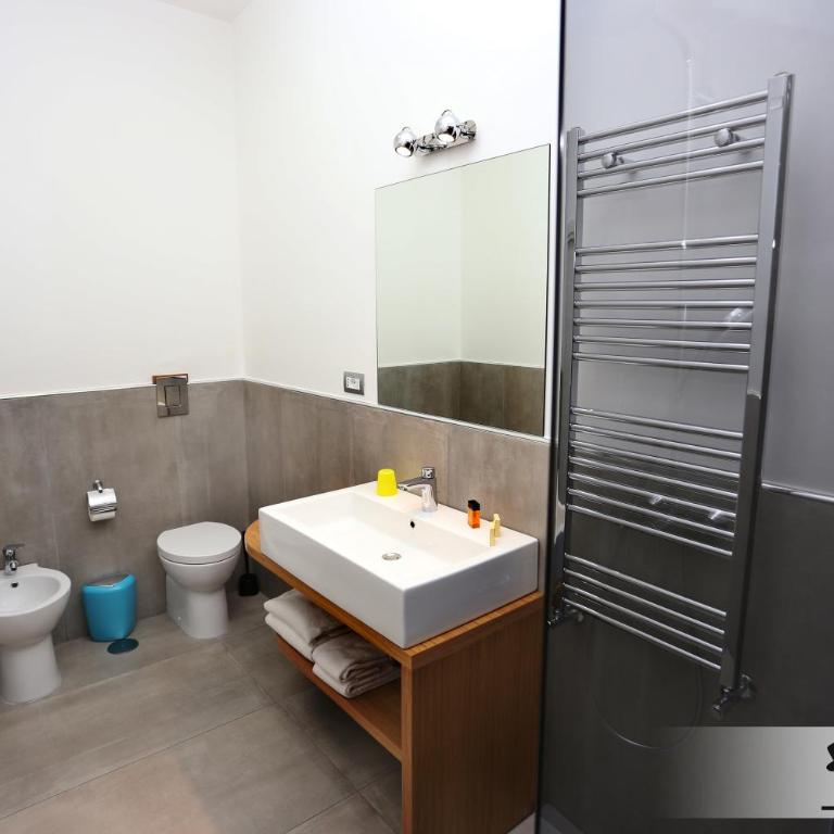 ToledoStation B&B - Camera Matrimoniale Comfort con Balcone - 9