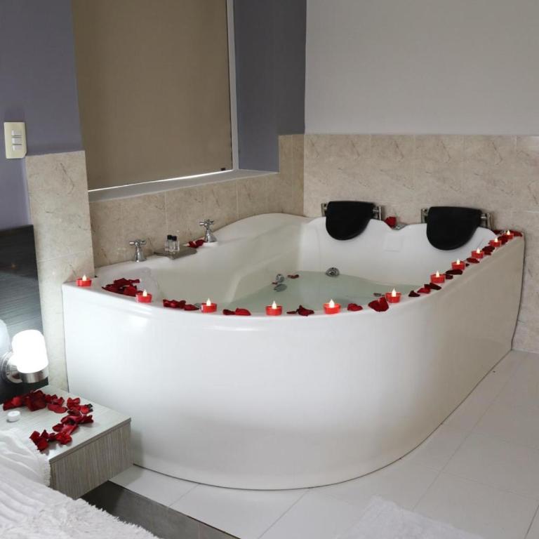 Hotel Arthur Brich - Suite with Hot Tub - 5