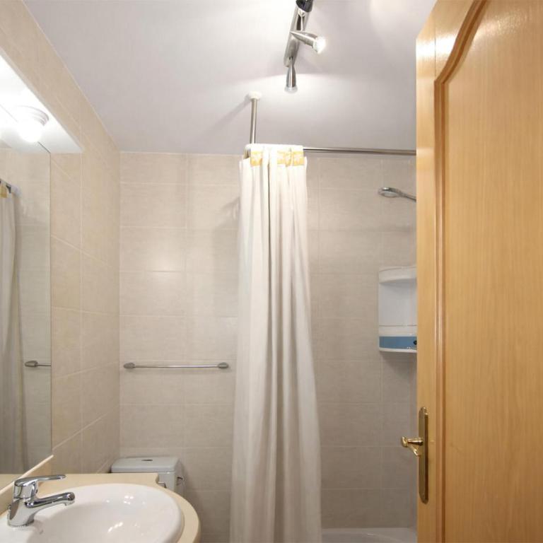 Gorgeous Apartment In Calafell With Swimming Pool - Apartamento de 3 dormitorios - 9