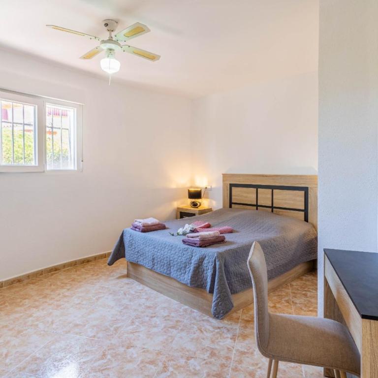 Paraíso Familiar en Marisol Park Bungalow con Piscina, Tenis y Parking - Casa de 2 dormitorios - 17