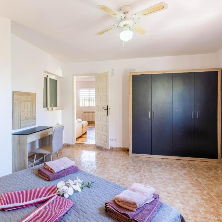 Paraíso Familiar en Marisol Park Bungalow con Piscina, Tenis y Parking - Casa de 2 dormitorios - 14