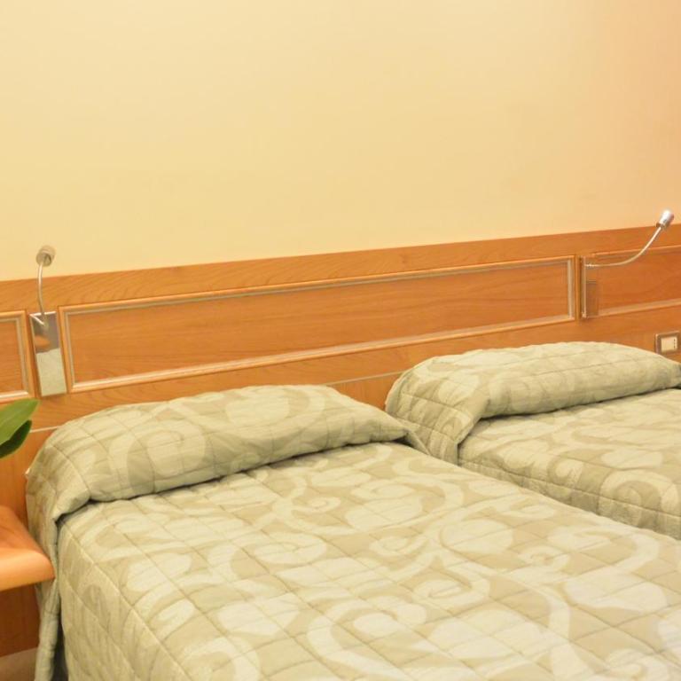 Hotel Sempione - Camera Superior Doppia con Letti Singoli - 7