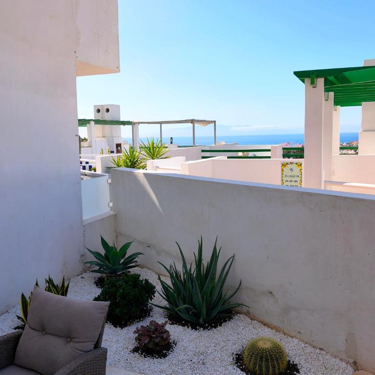 Ocean Retreat with Terrace and Tennis - One-Bedroom Apartment - 2