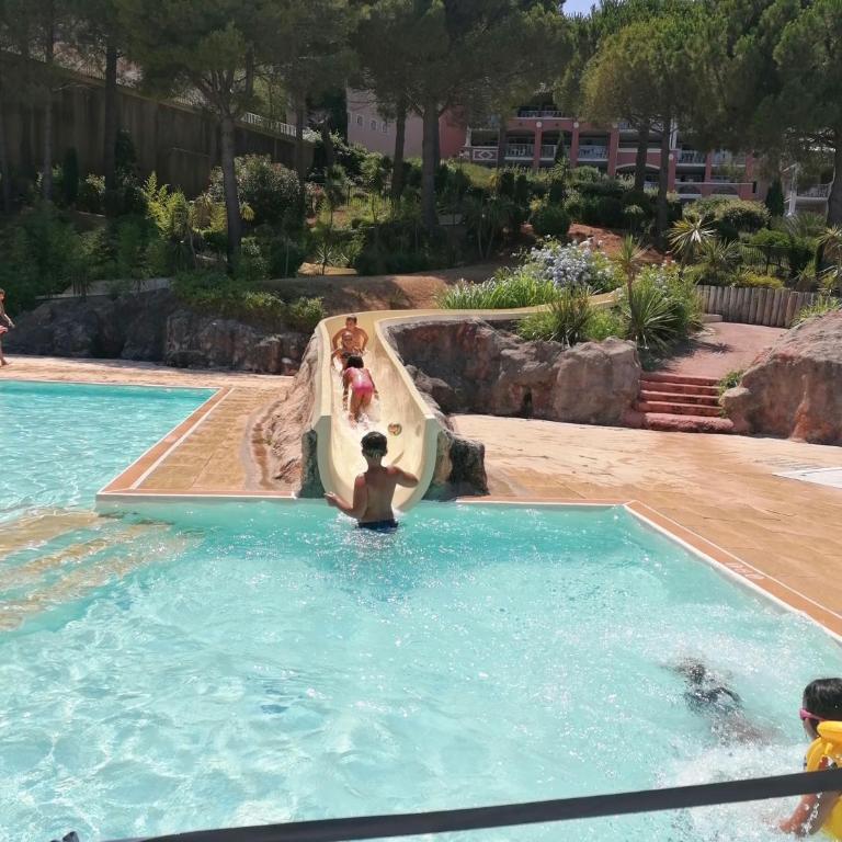 Rez de jardin CAP ESTEREL rénové et climatisé - Appartement 2 Chambres - 16