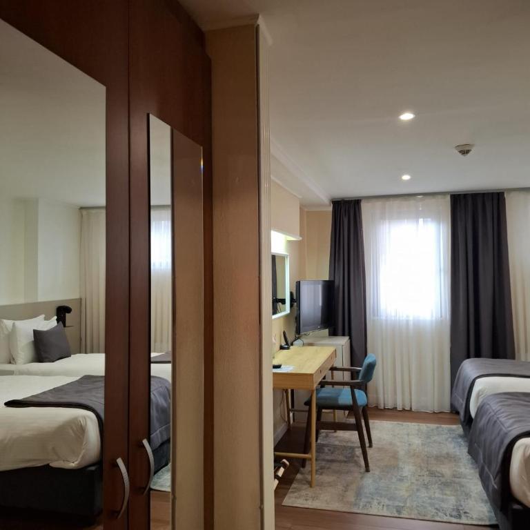 Hotel Astra - Superior Dvokrevetna Soba sa Bračnim Krevetom - 5