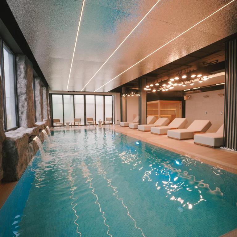 Golden Panorama Spa & Wellness - Premium One-Bedroom Apartment with Balcony and Free Spa Access - 1