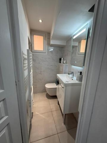 F2 Quartier des Arts St Raphaël - One-Bedroom Apartment - 12