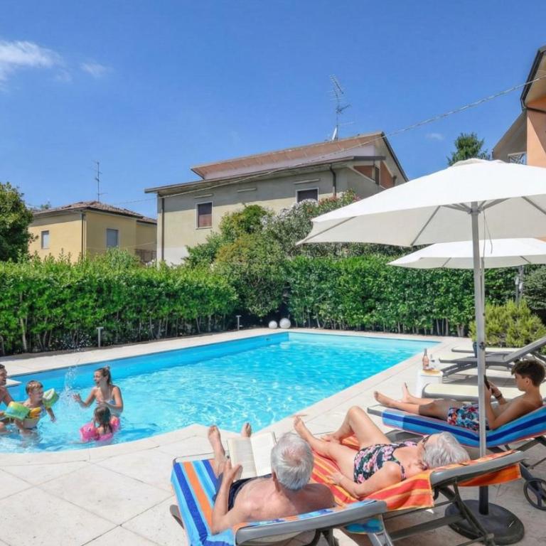 Villa Bugatti Indipendent Villa ,lake view and private pool, DesenzanoLoft Official Partner Homes & Villas by Marriott Bonvoy - Villa Deluxe - 2