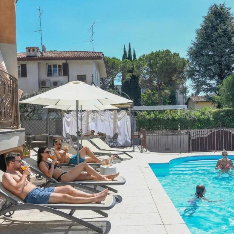 Villa Bugatti Indipendent Villa ,lake view and private pool, DesenzanoLoft Official Partner Homes & Villas by Marriott Bonvoy - Villa Deluxe - 5