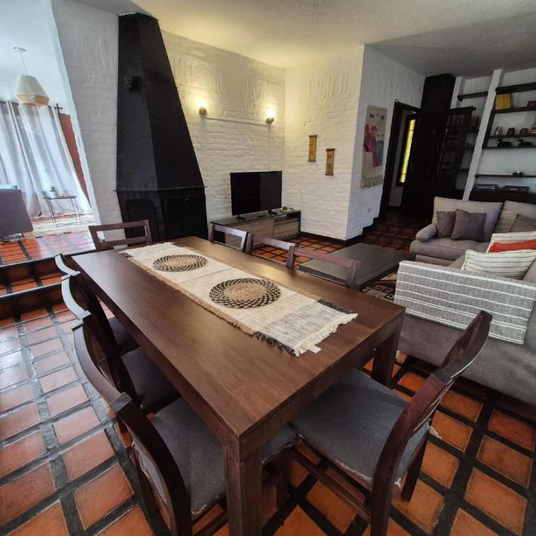 Tu Refugio ideal en Bariloche - Casa Vacacional de 3 dormitorios - 2