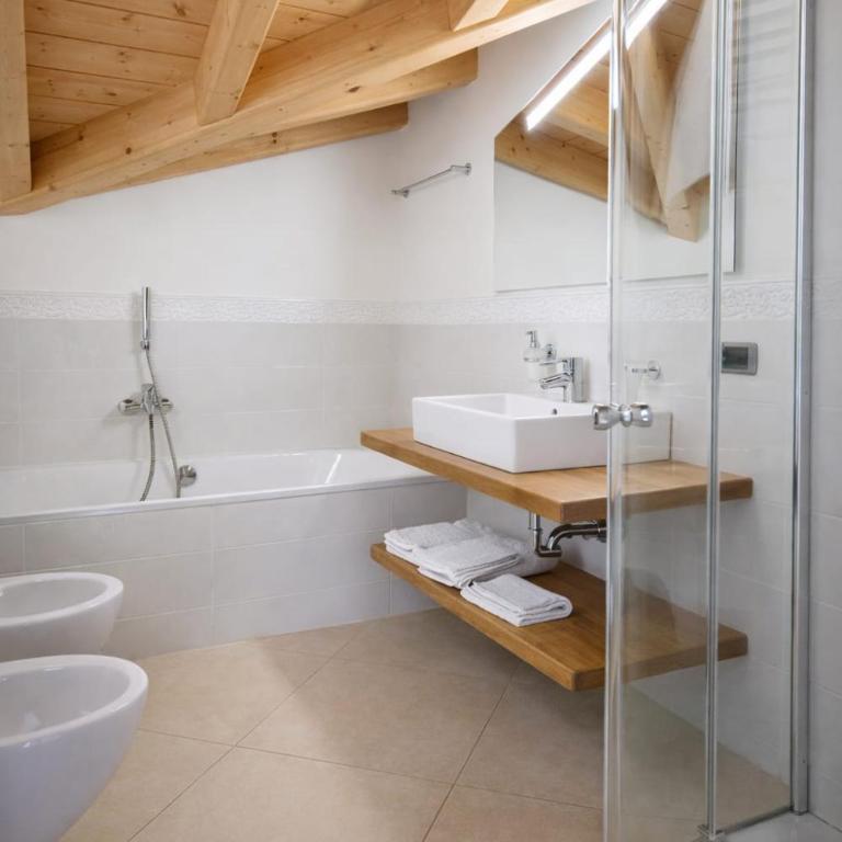 Villa Primula - Appartamento con Vasca Idromassaggio e Vista Lago - 86