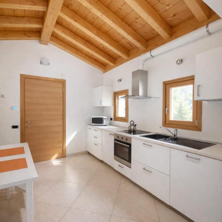 Villa Primula - Appartamento con Vasca Idromassaggio e Vista Lago - 10