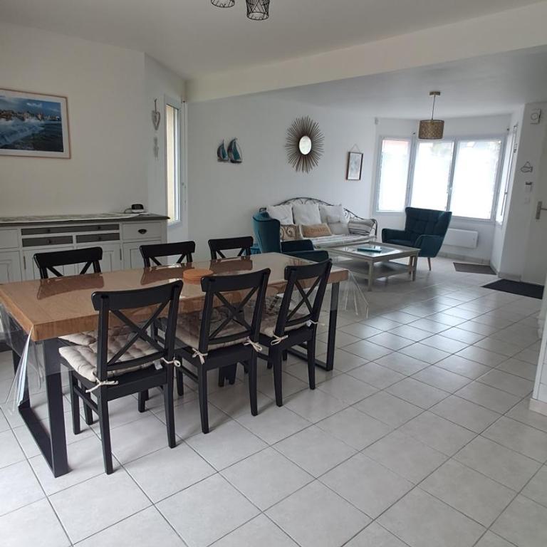 Maison Familiale avec Jardin Clos - Three-Bedroom House - 8