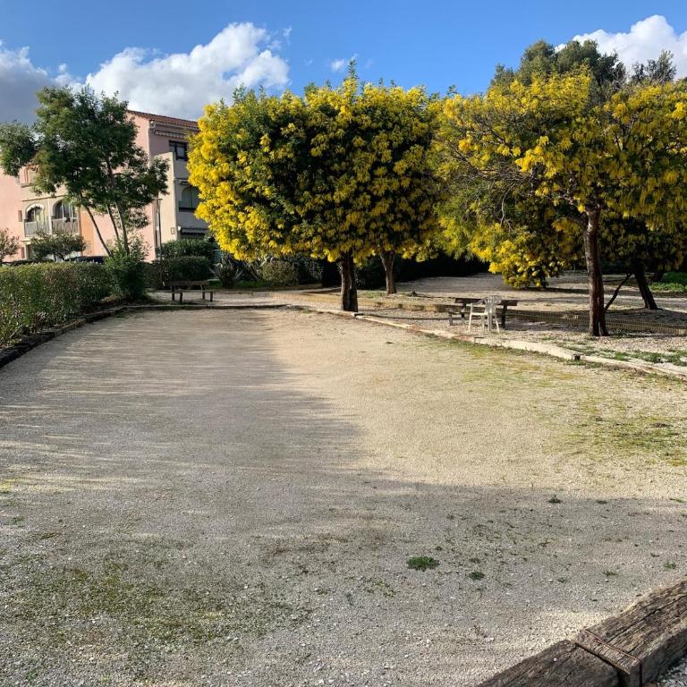 Studio climatisé centre-ville de La Londe-les-Maures - Appartement 2 Chambres - 11