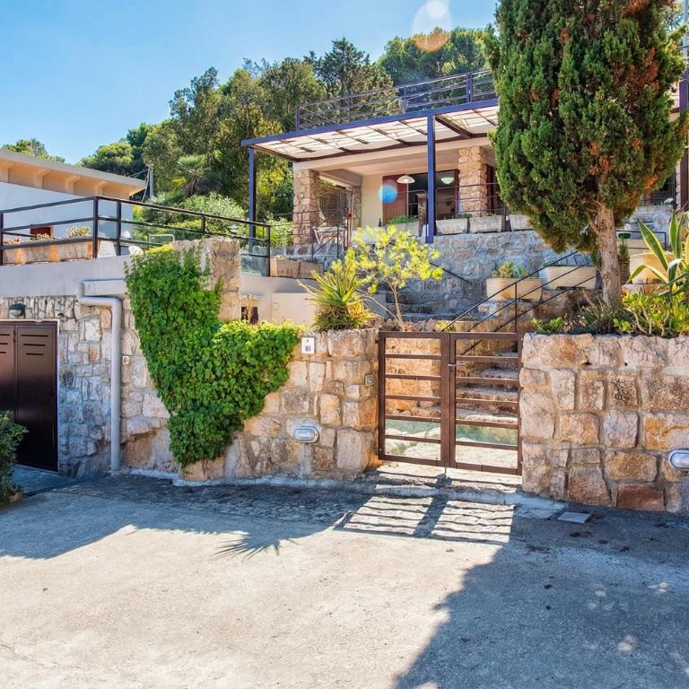 ClickSardegna Villa Flavia with seafront terrace in the Porto Conte Nature Park - Casa Vacanze con 3 Camere da Letto - 2