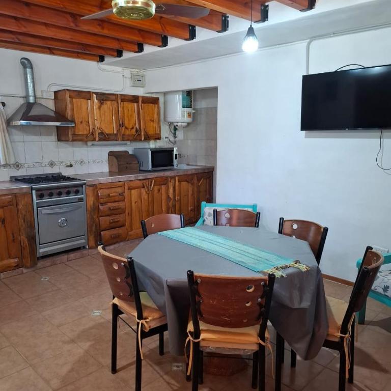 Casa con pileta de uso exclusivo - Three-Bedroom House - 17