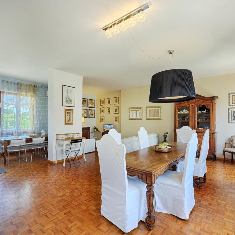 Casamia Tuscan Oasis 4Br Panoramic Penthouse Hot Tub & Easy Parking - Four-Bedroom Penthouse Apartment - 13