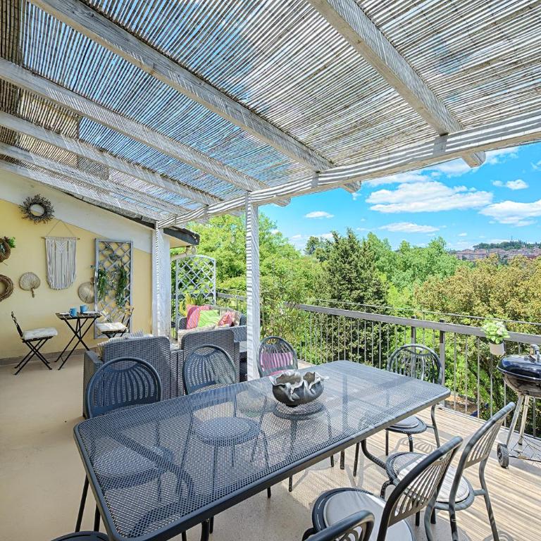 Casamia Tuscan Oasis 4Br Panoramic Penthouse Hot Tub & Easy Parking - Four-Bedroom Penthouse Apartment - 37