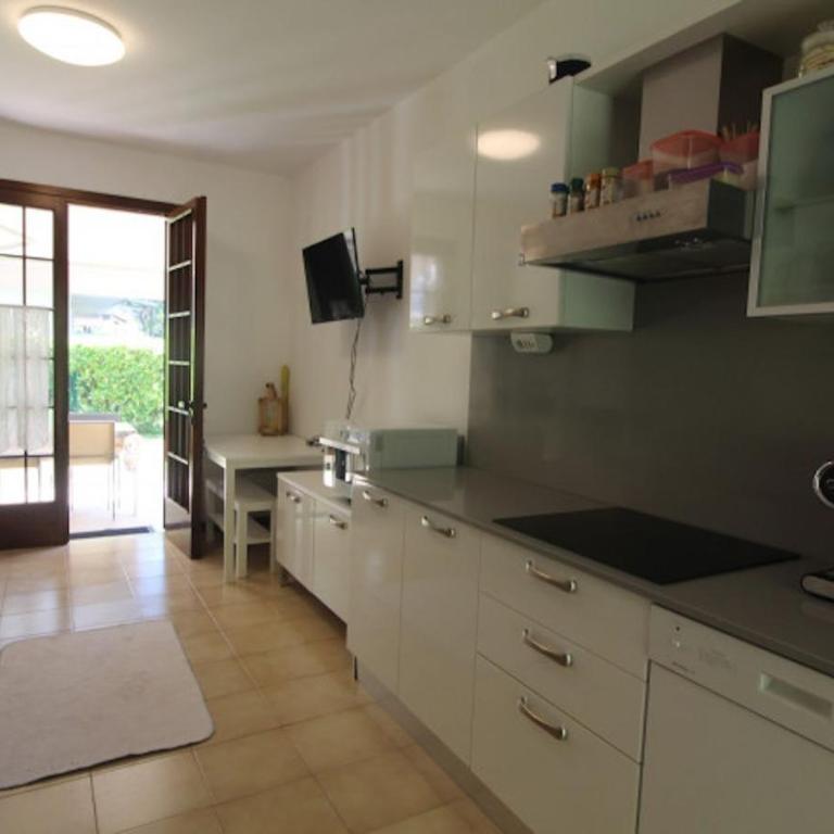 Relaxing villa with fenced garden - Villa - 4