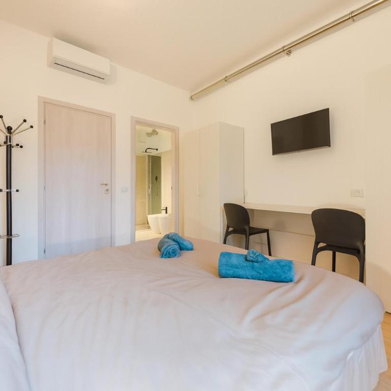 Confortevole Stanza 6 con bagno privato Stazione - Camera Matrimoniale Deluxe - 7