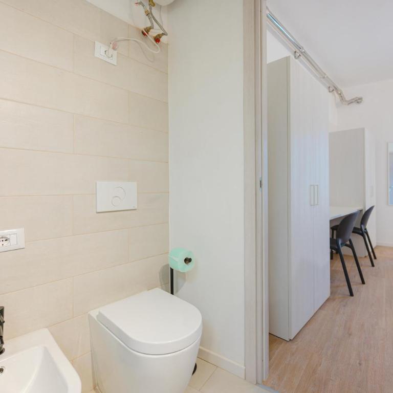 Confortevole Stanza 6 con bagno privato Stazione - Camera Matrimoniale Deluxe - 11