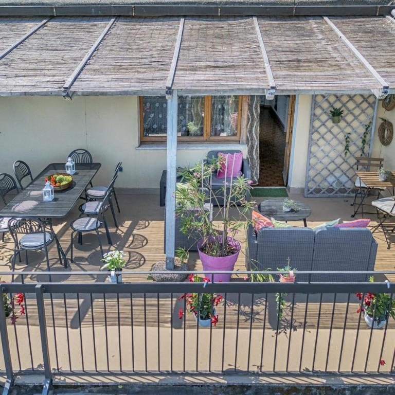 Casamia Tuscan Oasis 4Br Panoramic Penthouse Hot Tub & Easy Parking - Four-Bedroom Penthouse Apartment - 4
