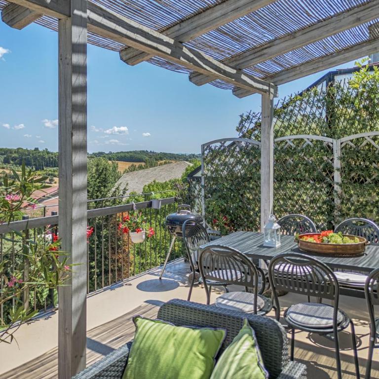 Casamia Tuscan Oasis 4Br Panoramic Penthouse Hot Tub & Easy Parking - Four-Bedroom Penthouse Apartment - 6