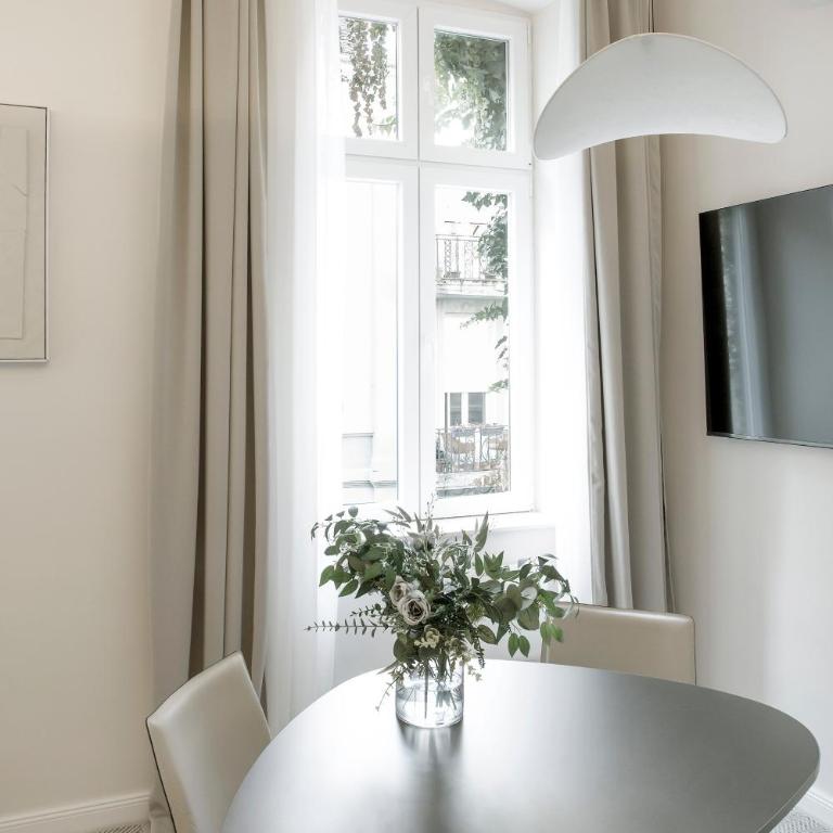 Design Suite in Prime Location Superstring Home - Suite Apartment - 9