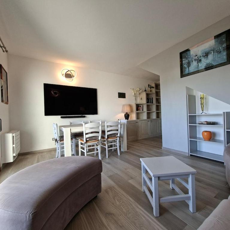 MiraMare, wonderful apartment with a sea view! - Three-Bedroom Apartment - 11