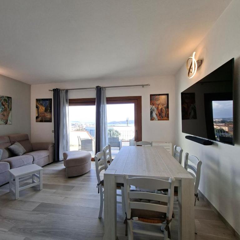 MiraMare, wonderful apartment with a sea view! - Three-Bedroom Apartment - 10